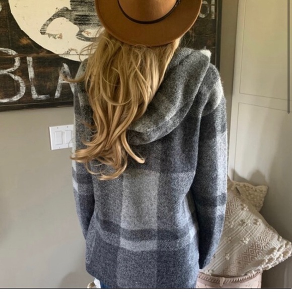 EUC Plaid Black Grey Hooded Cardigan Sweater Coat Shacket - Picture 1 of 7